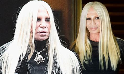 director creativo de versace|donatella versace without make up.